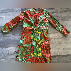 Echo Vibrant Red and Green Floral Swin Cover-up Long Sleeve Túnic